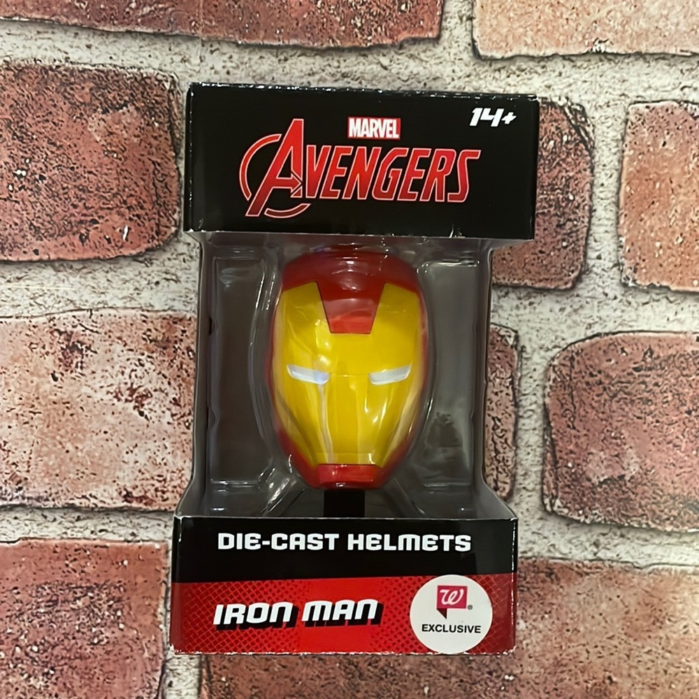 Marvel Avengers Iron Man dis cast helmet.NWT.